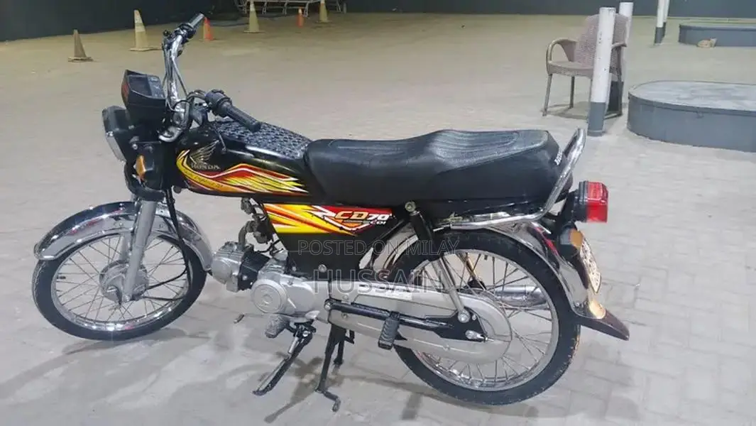Honda CD 70 Motorcycle - Reliable Two-Wheeler for Urban Commuting