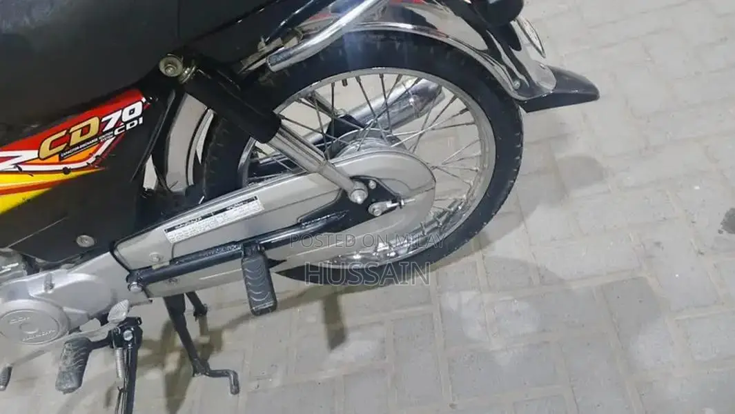 Honda CD 70 Motorcycle - Reliable Two-Wheeler for Urban Commuting