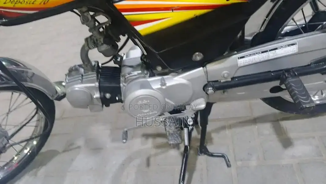 Honda CD 70 Motorcycle - Reliable Two-Wheeler for Urban Commuting