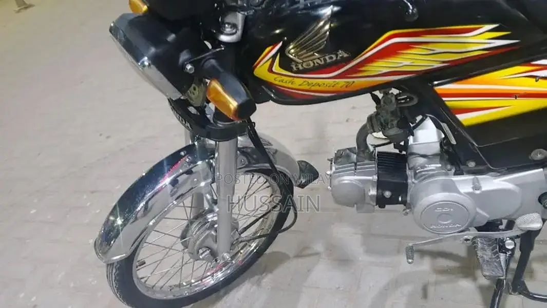 Honda CD 70 Motorcycle - Reliable Two-Wheeler for Urban Commuting