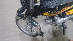 Honda CD 70 Motorcycle - Reliable Two-Wheeler for Urban Commuting