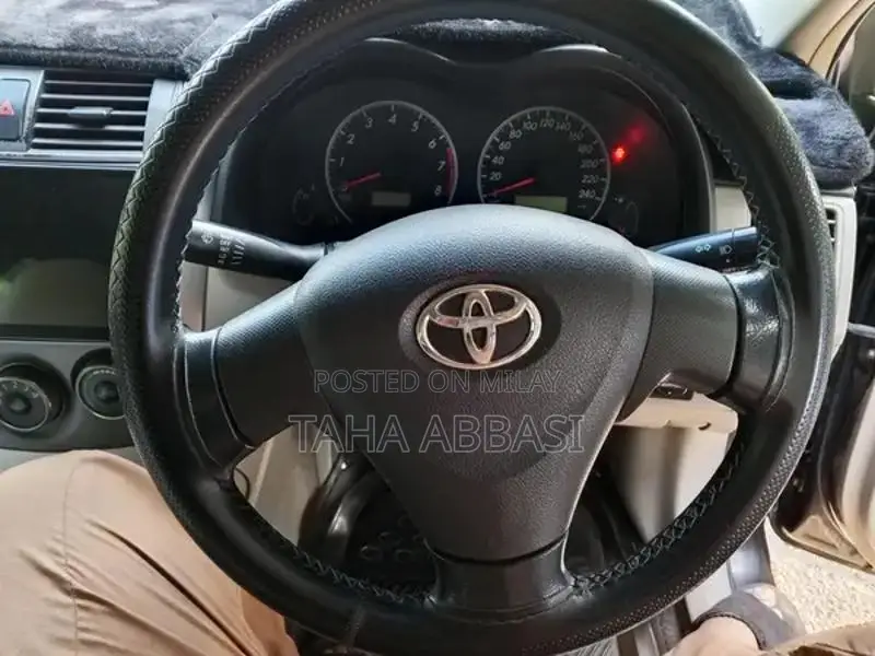 Toyota Corolla XLI 1.3 VVTi Sedan - Black Manual Transmission