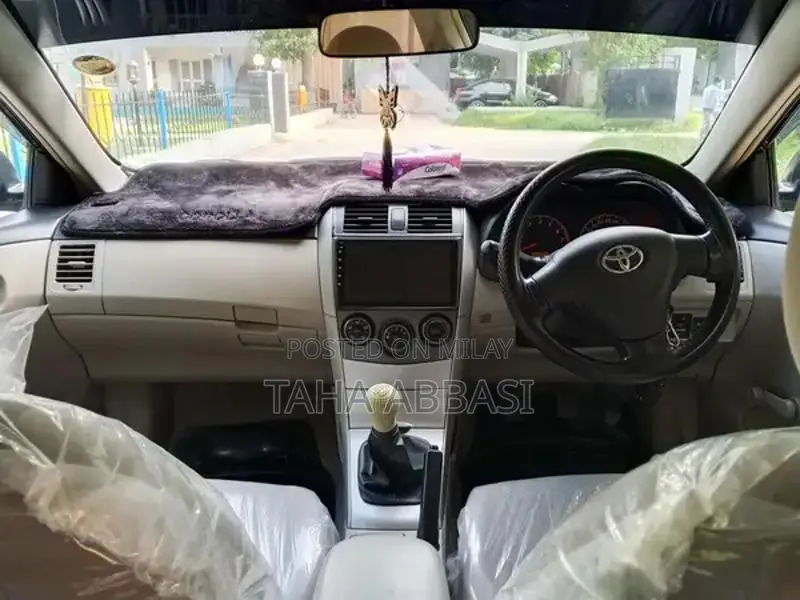 Toyota Corolla XLI 1.3 VVTi Sedan - Black Manual Transmission