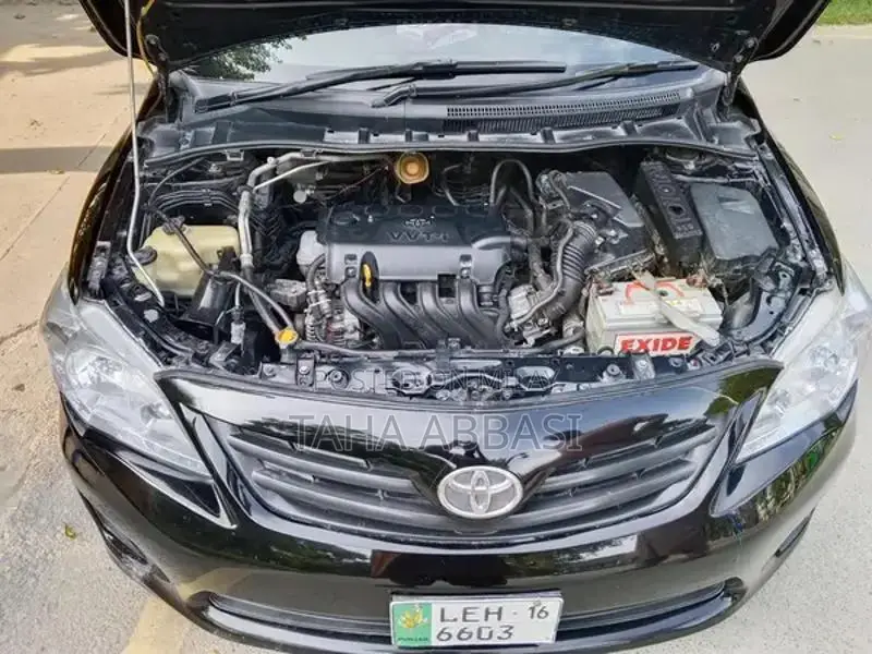 Toyota Corolla XLI 1.3 VVTi Sedan - Black Manual Transmission