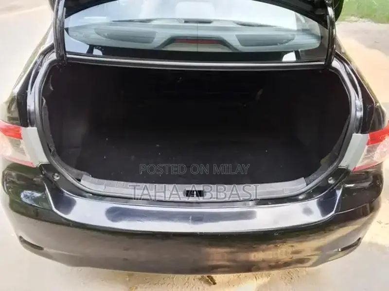 Toyota Corolla XLI 1.3 VVTi Sedan - Black Manual Transmission