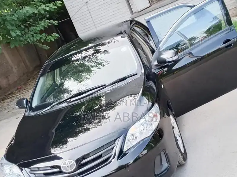 Toyota Corolla XLI 1.3 VVTi Sedan - Black Manual Transmission