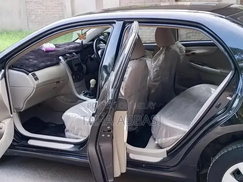 Toyota Corolla XLI 1.3 VVTi Sedan - Black Manual Transmission