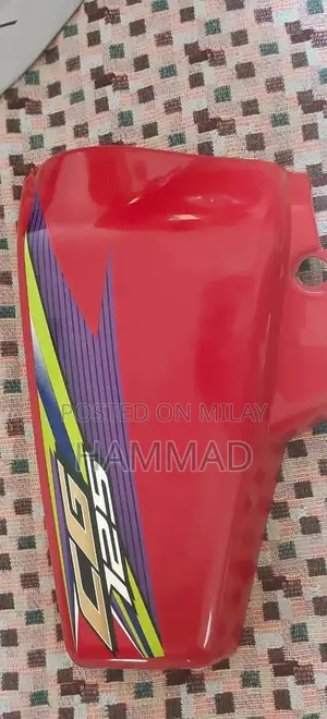 Photo - CG125 Motorcycle Fuel Tank with Side Covers 2017 Model