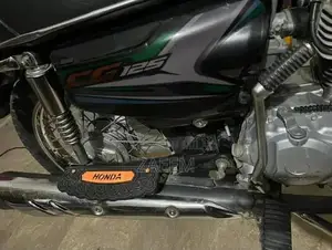 Honda 125cc Motorcycle - Excellent Condition