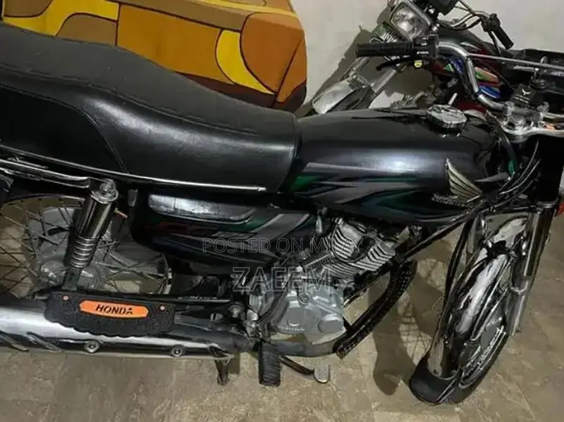 Honda 125cc Motorcycle - Excellent Condition