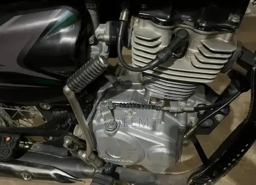 Honda 125cc Motorcycle - Excellent Condition