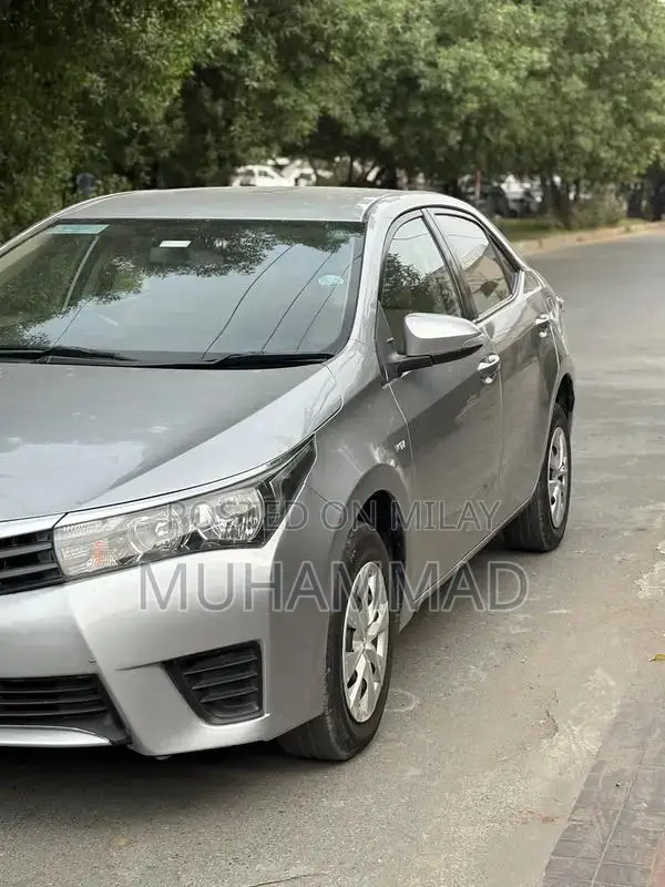 Toyota Corolla GLi Sedan - Low Mileage Reliable Sedan