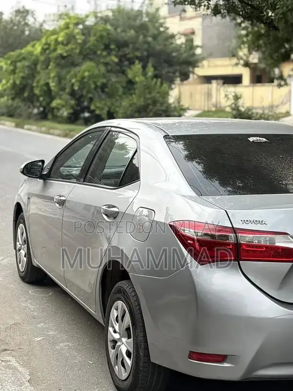 Toyota Corolla GLi Sedan - Low Mileage Reliable Sedan