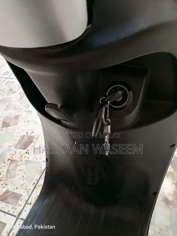 Electric Scooty - Nearly New, High-Performance City Commuter