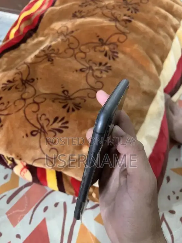 Apple iPhone 11 - Waterproof Smartphone with Original Battery