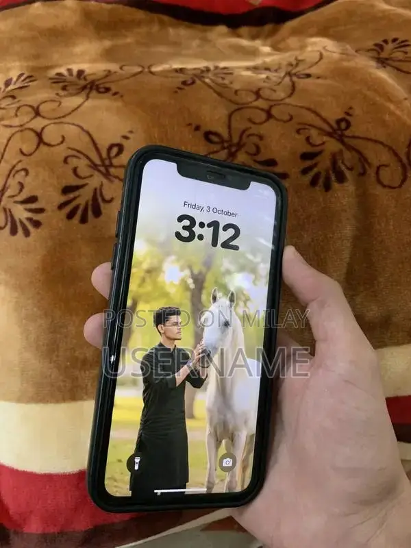 Apple iPhone 11 - Waterproof Smartphone with Original Battery