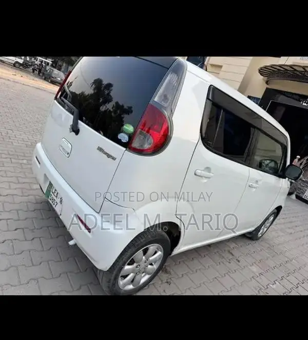 Efficient Family Sedan with Excellent Fuel Economy