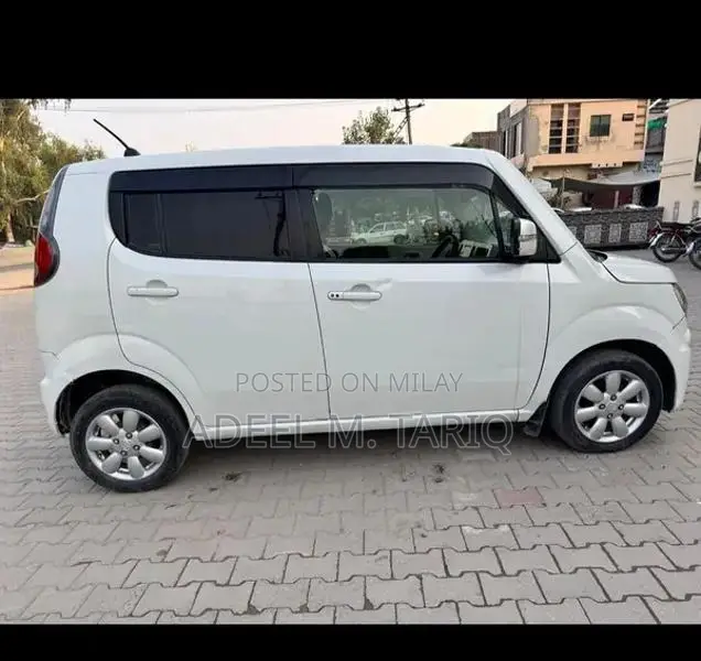 Efficient Family Sedan with Excellent Fuel Economy