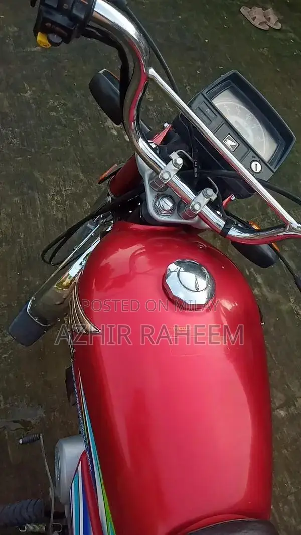 Honda CD 70 Motorcycle - 2024 Model Reliable Commuter Bike