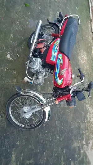 Honda CD 70 Motorcycle - 2024 Model Reliable Commuter Bike