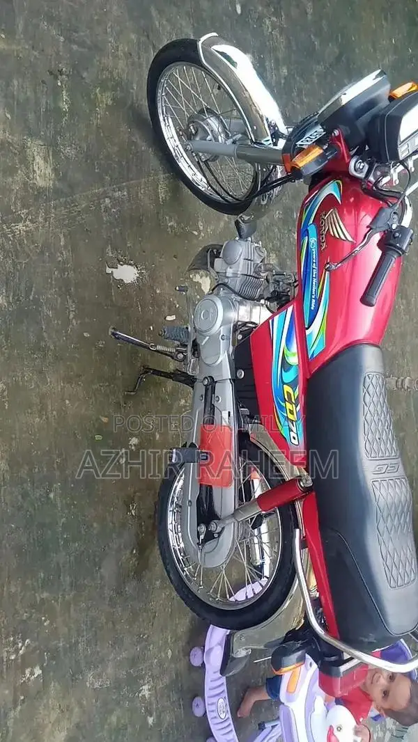 Honda CD 70 Motorcycle - 2024 Model Reliable Commuter Bike