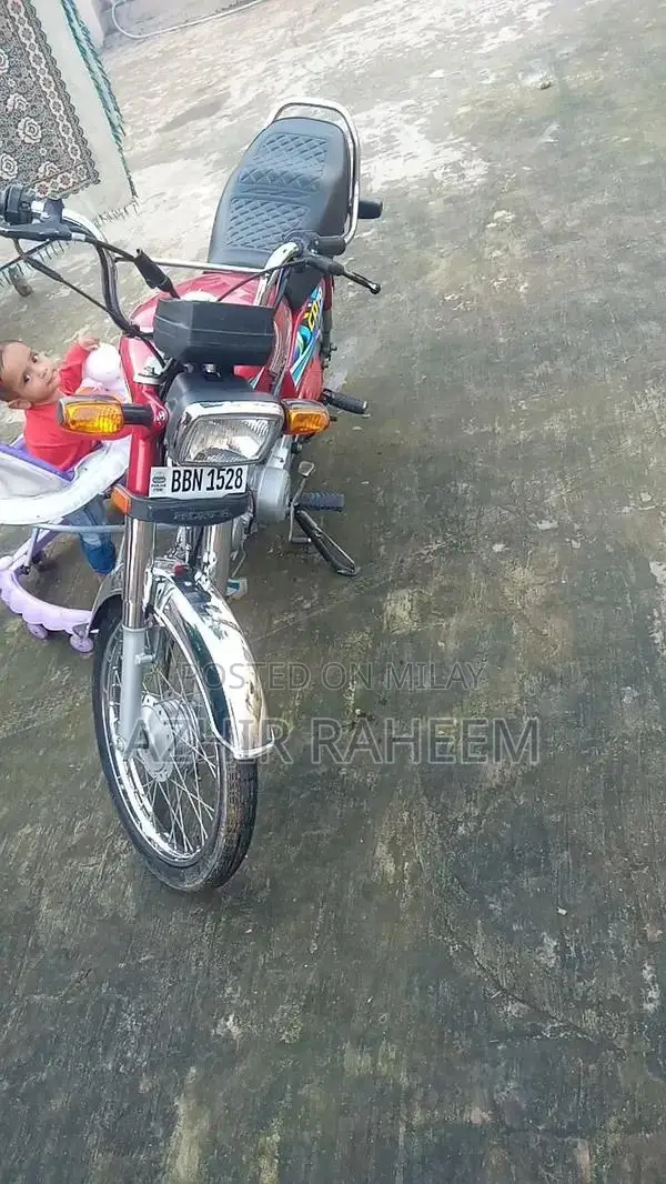 Honda CD 70 Motorcycle - 2024 Model Reliable Commuter Bike