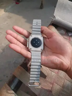 Smartwatch with Mobile Connectivity and Built-in Mic and Speaker
