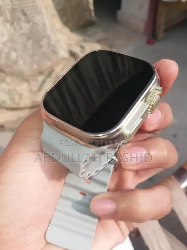 Smartwatch with Mobile Connectivity and Built-in Mic and Speaker