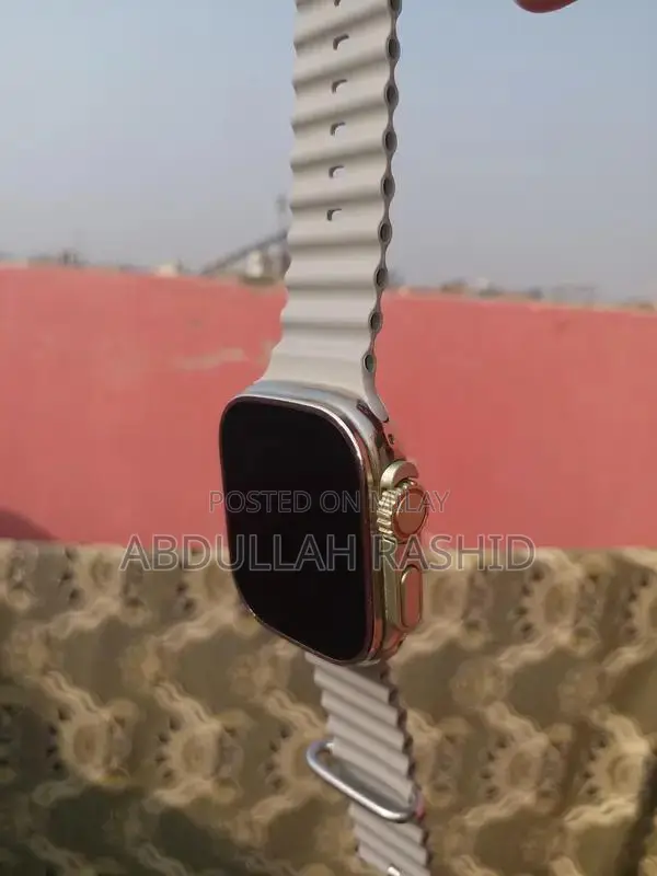 Smartwatch with Mobile Connectivity and Built-in Mic and Speaker