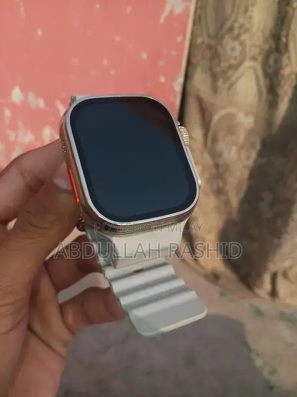 Smartwatch with Mobile Connectivity and Built-in Mic and Speaker