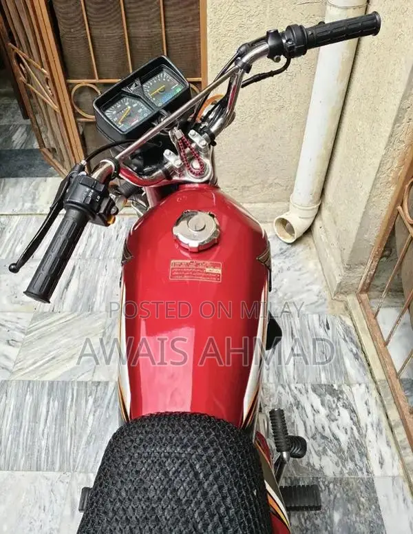 Honda 125 Motorcycle 2025 Model - Low Mileage Excellent Condition