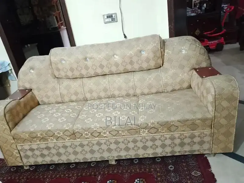 Large 6 Seater Sofa Set with Mixed Condition Seats