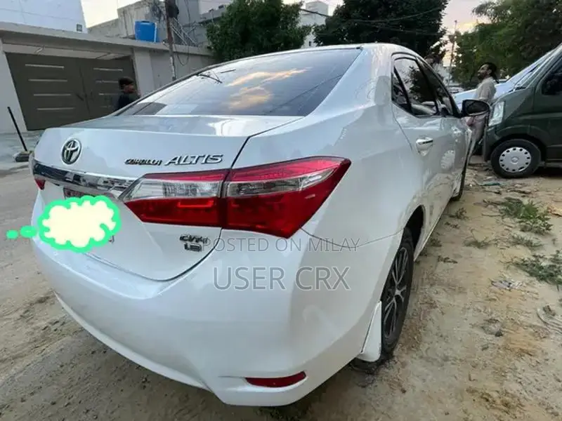 Toyota Corolla Altis Hardtop Sedan - White Compact Car
