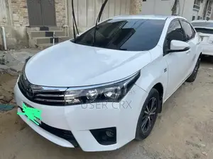 Toyota Corolla Altis Hardtop Sedan - White Compact Car