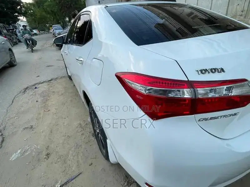 Toyota Corolla Altis Hardtop Sedan - White Compact Car