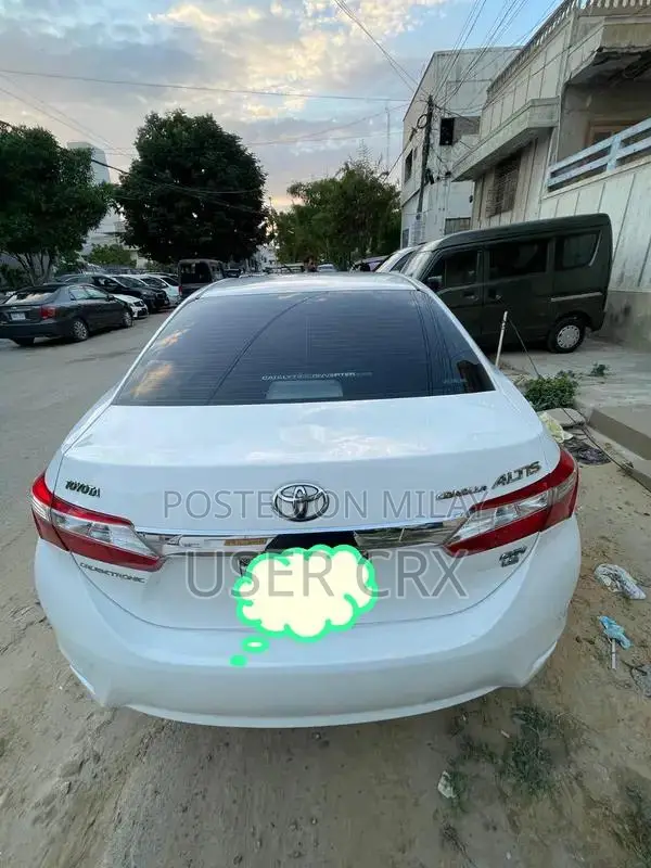 Toyota Corolla Altis Hardtop Sedan - White Compact Car