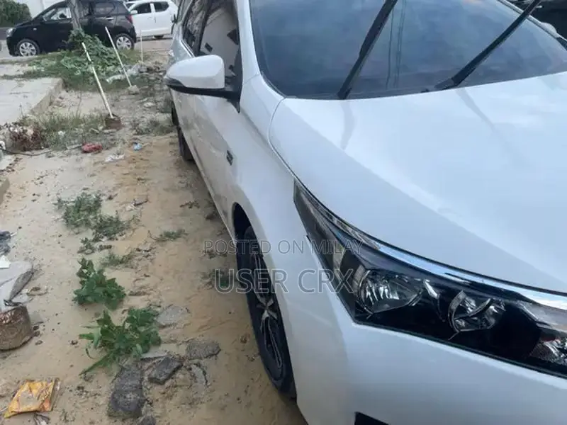 Toyota Corolla Altis Hardtop Sedan - White Compact Car