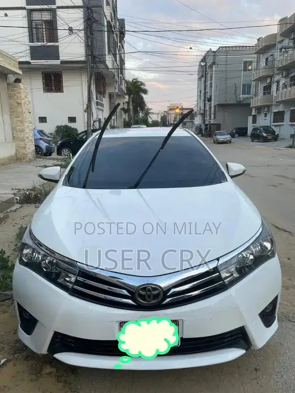 Toyota Corolla Altis Hardtop Sedan - White Compact Car