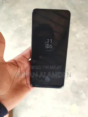 5G Smartphone with Super AMOLED Display and Dual Memory