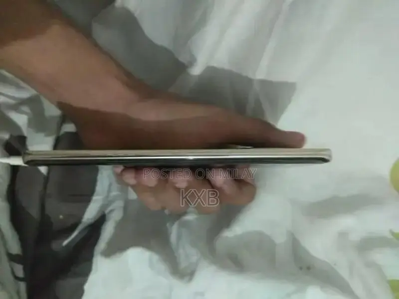 High-Performance Smartphone with Large Storage and Clear Display