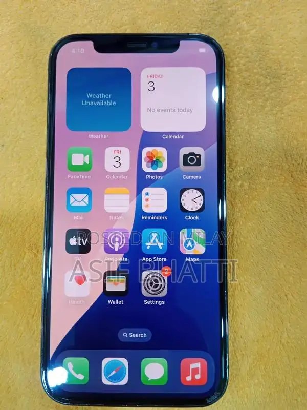 Apple iPhone 128GB Smartphone - Excellent Condition