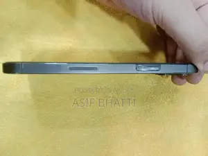 Apple iPhone 128GB Smartphone - Excellent Condition