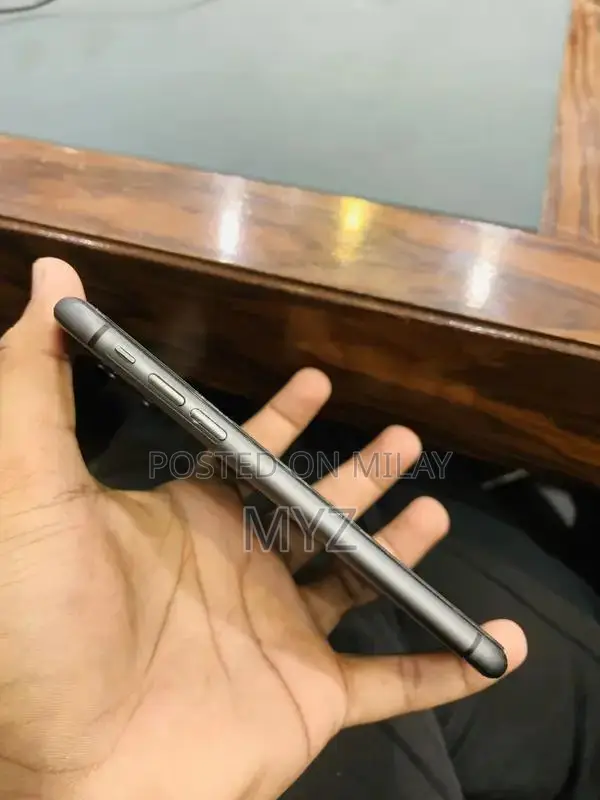 Apple iPhone 11 64GB Unlocked Smartphone