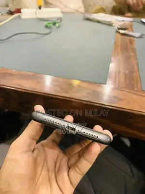 Apple iPhone 11 64GB Unlocked Smartphone