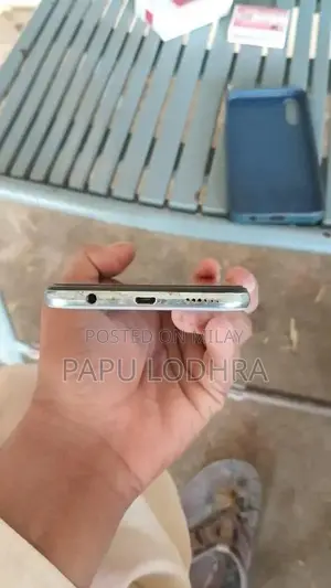 Vivo S1 Smartphone - Compact Mobile Device with Advanced Features