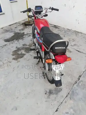 Vintage United Watch - Classic Analog Timepiece for Men