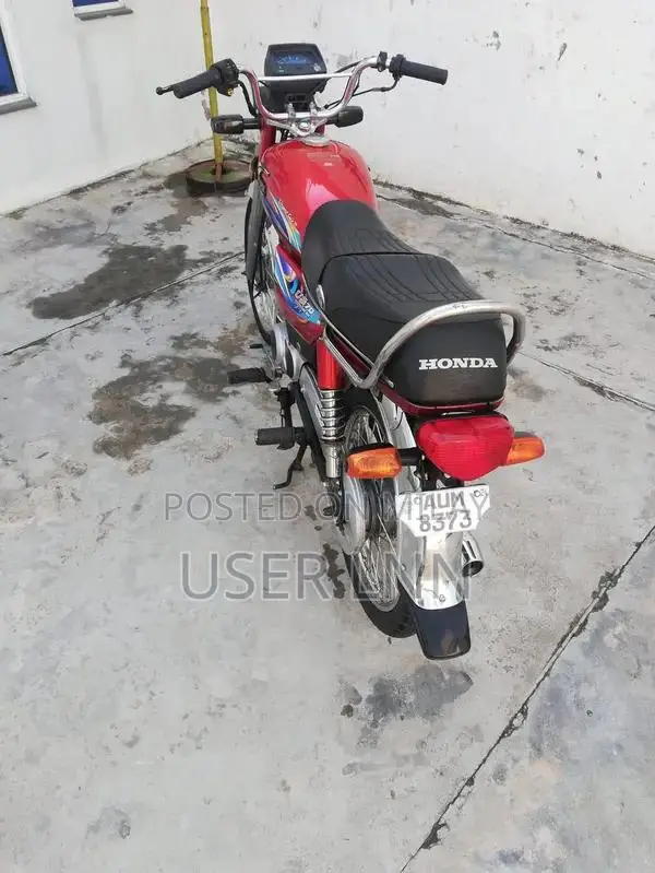 Vintage United Watch - Classic Analog Timepiece for Men