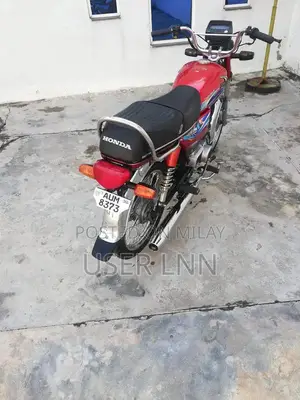 Vintage United Watch - Classic Analog Timepiece for Men