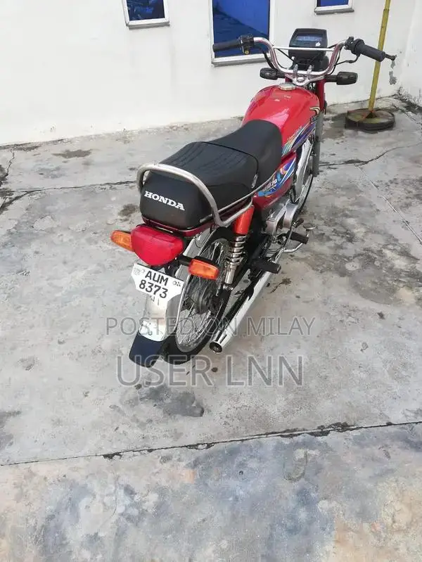 Vintage United Watch - Classic Analog Timepiece for Men