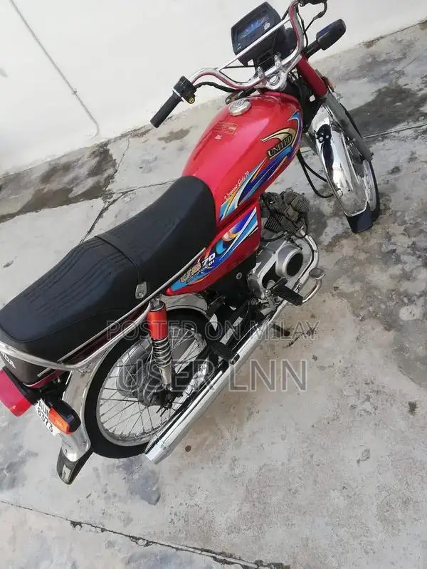 Vintage United Watch - Classic Analog Timepiece for Men